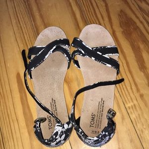 Size 8.5 TOMS sandals